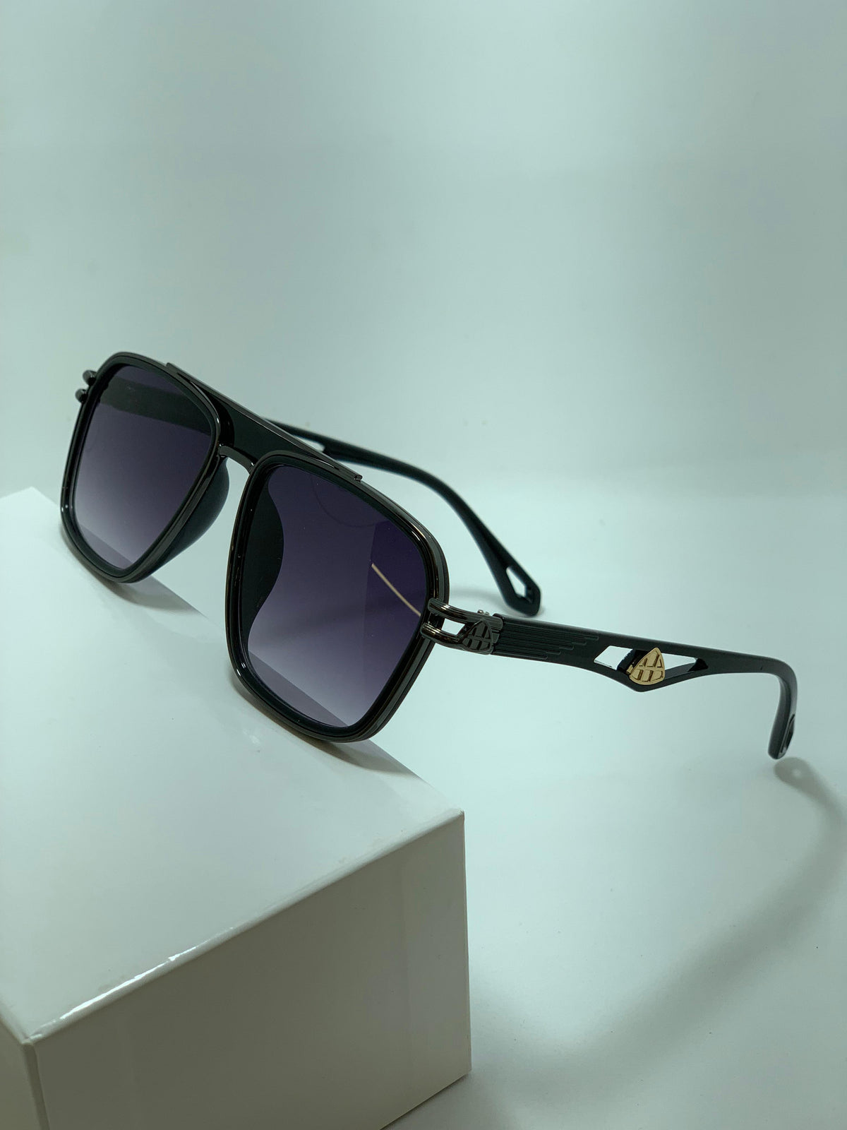 FULL BLACK SUNGLASSES