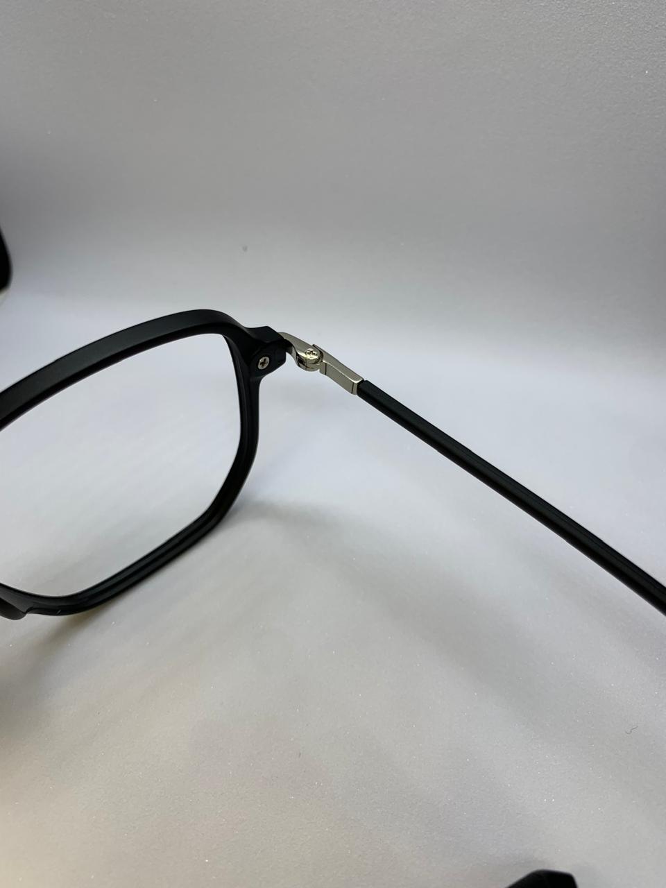 LEO ULTIMA BLACK